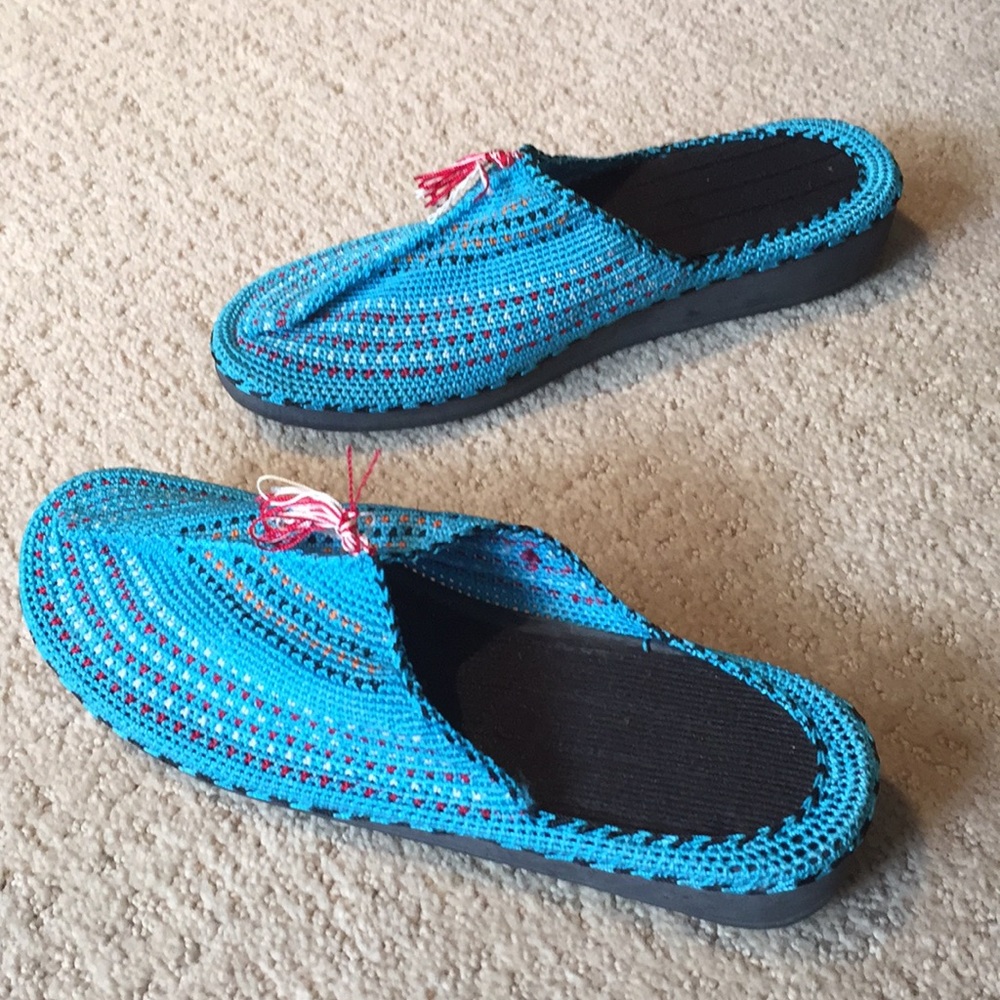 NWOT Beautiful woven slip on sandals - Picture 1 of 3